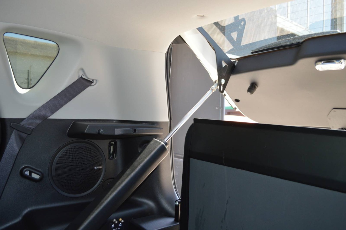 V&eacute;rins automatis&eacute;s d&rsquo;aide &agrave; l&rsquo;ouverture du coffre ou du hayon dans les Bouches du Rh&ocirc;ne&comma; r&eacute;gion PACA&period;